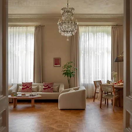 Appartamento Fragola Le Jardin - Classy, Spacious Old Town Cracovia