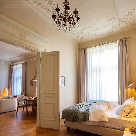 Appartamento Fragola Le Jardin - Classy, Spacious Old Town