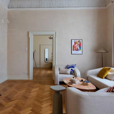 Apartman Fragola Le Jardin - Classy, Spacious Old Town *