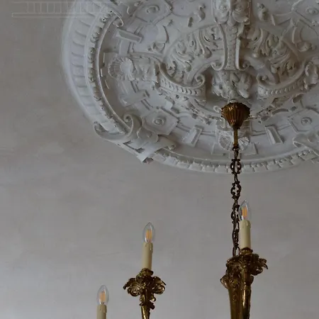 Fragola Le Jardin - Classy, Spacious Old Town Apartman