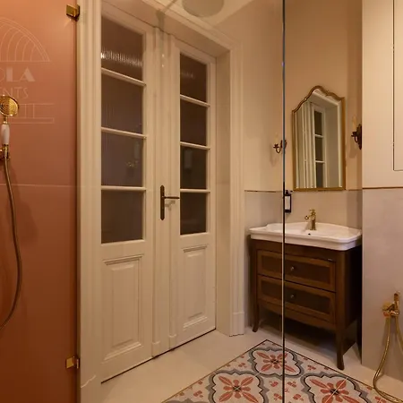 Fragola Le Jardin - Classy, Spacious Old Town *