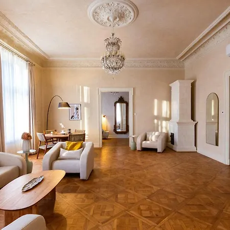 Fragola Le Jardin - Classy, Spacious Old Town Apartman *