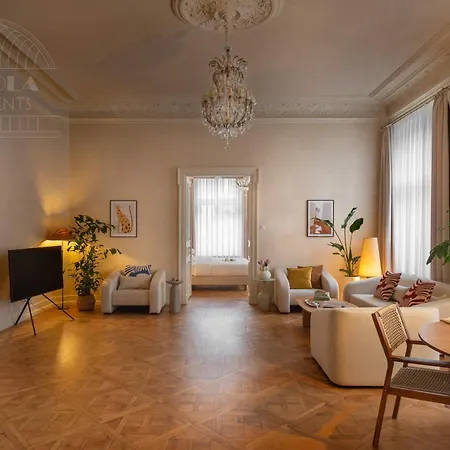 Fragola Le Jardin - Classy, Spacious Old Town *