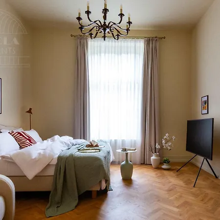 Fragola Le Jardin - Classy, Spacious Old Town Apartman *