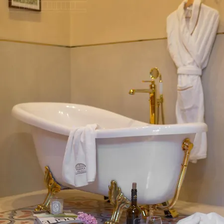 Fragola Le Jardin - Classy, Spacious Old Town *