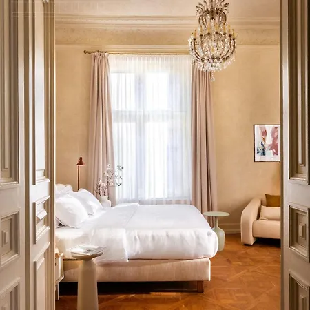 Fragola Le Jardin - Classy, Spacious Old Town Apartman