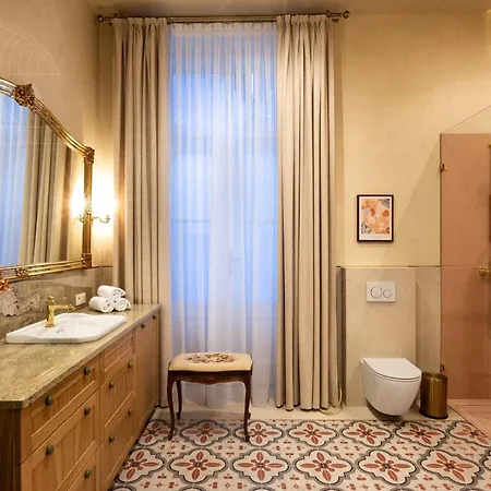 Apartman Fragola Le Jardin - Classy, Spacious Old Town *