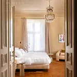 Fragola Le Jardin - Classy, Spacious Old Town Lejlighed