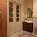 Fragola Le Jardin - Classy, Spacious Old Town *