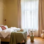 Fragola Le Jardin - Classy, Spacious Old Town *